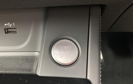 Audi A4, 2021 год, 1 880 000 рублей, 14 фотография