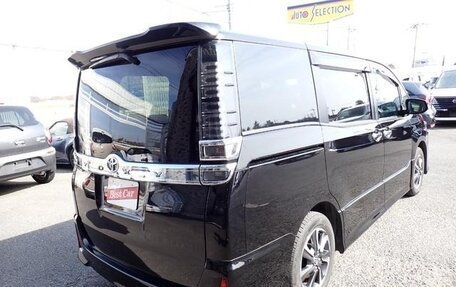 Toyota Voxy III, 2021 год, 1 800 000 рублей, 4 фотография