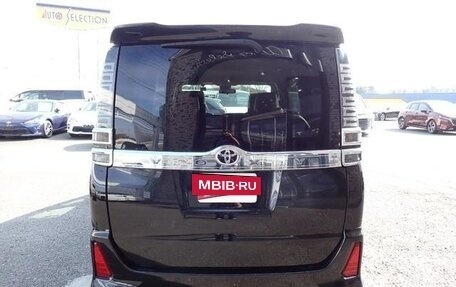 Toyota Voxy III, 2021 год, 1 800 000 рублей, 3 фотография