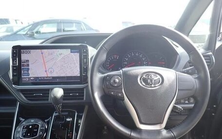 Toyota Voxy III, 2021 год, 1 800 000 рублей, 16 фотография