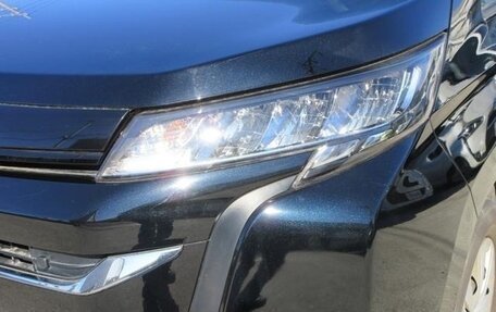 Toyota Noah, 2022 год, 2 993 000 рублей, 5 фотография