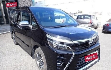 Toyota Voxy III, 2021 год, 1 800 000 рублей, 6 фотография