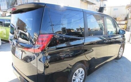 Toyota Noah, 2022 год, 2 993 000 рублей, 13 фотография