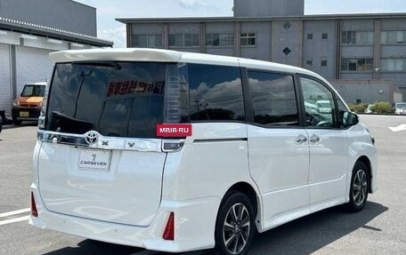 Toyota Voxy III, 2021 год, 1 755 000 рублей, 6 фотография