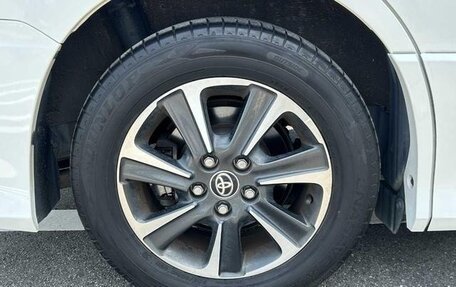 Toyota Voxy III, 2021 год, 1 755 000 рублей, 13 фотография