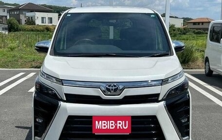 Toyota Voxy III, 2021 год, 1 755 000 рублей, 2 фотография