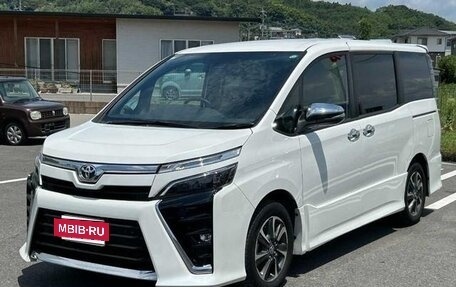 Toyota Voxy III, 2021 год, 1 755 000 рублей, 3 фотография