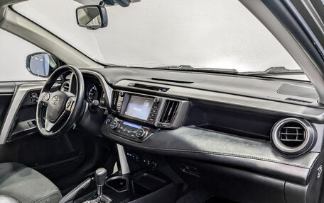 Toyota RAV4, 2018 год, 2 200 000 рублей, 11 фотография