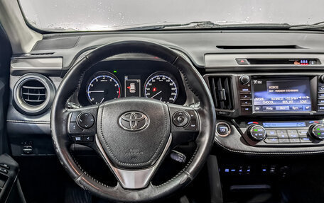 Toyota RAV4, 2018 год, 2 200 000 рублей, 21 фотография