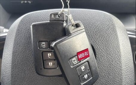 Toyota Sienta II, 2017 год, 1 165 000 рублей, 16 фотография