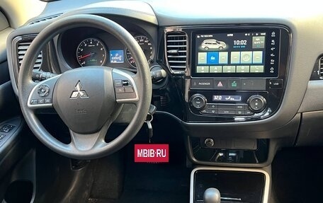 Mitsubishi Outlander III рестайлинг 3, 2022 год, 1 770 000 рублей, 6 фотография