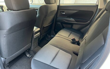 Mitsubishi Outlander III рестайлинг 3, 2022 год, 1 770 000 рублей, 10 фотография