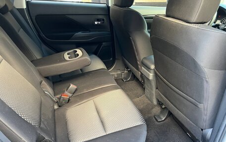 Mitsubishi Outlander III рестайлинг 3, 2022 год, 1 770 000 рублей, 9 фотография