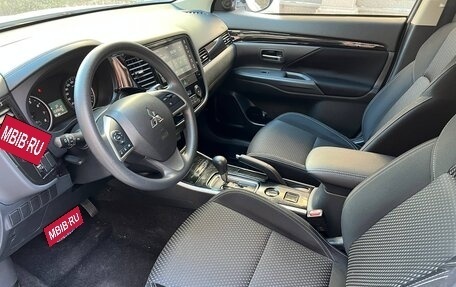 Mitsubishi Outlander III рестайлинг 3, 2022 год, 1 770 000 рублей, 5 фотография