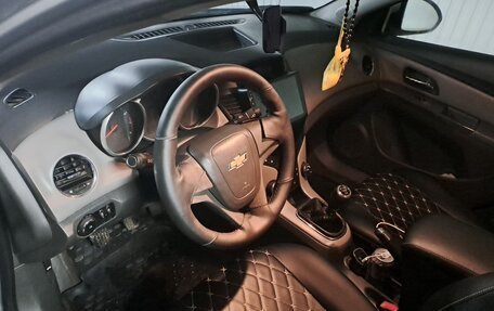 Chevrolet Cruze II, 2010 год, 560 000 рублей, 5 фотография