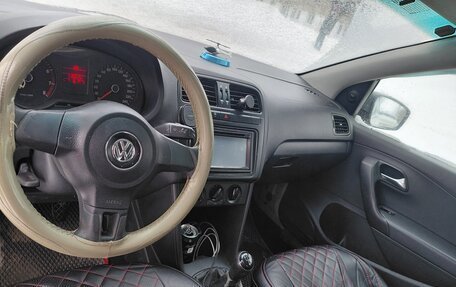 Volkswagen Polo VI (EU Market), 2013 год, 325 000 рублей, 1 фотография