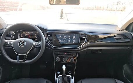 Volkswagen T-Roc I, 2022 год, 1 900 000 рублей, 7 фотография