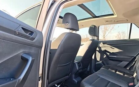 Volkswagen T-Roc I, 2022 год, 1 900 000 рублей, 13 фотография