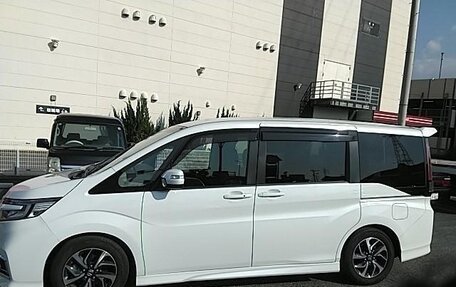 Honda Stepwgn IV, 2017 год, 1 790 000 рублей, 3 фотография