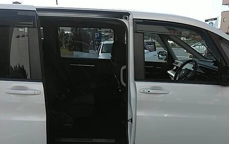 Honda Stepwgn IV, 2017 год, 1 790 000 рублей, 15 фотография