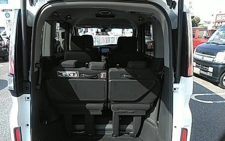 Honda Stepwgn IV, 2017 год, 1 790 000 рублей, 16 фотография