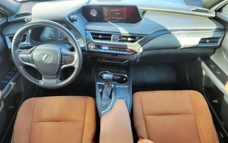 Lexus UX I, 2019 год, 2 570 000 рублей, 14 фотография