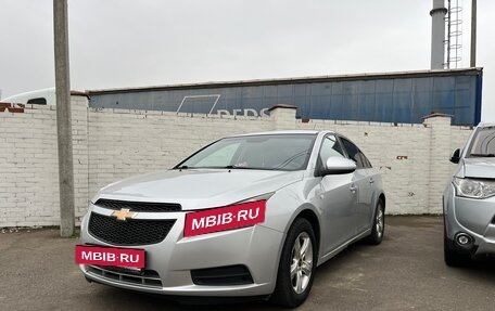 Chevrolet Cruze II, 2010 год, 680 000 рублей, 2 фотография