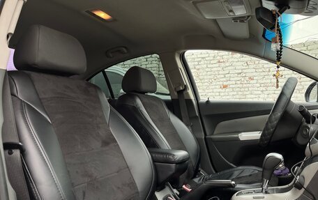 Chevrolet Cruze II, 2010 год, 680 000 рублей, 9 фотография