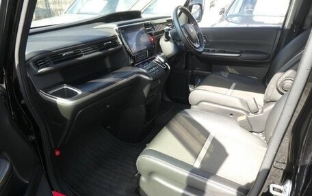 Honda Stepwgn IV, 2017 год, 1 711 000 рублей, 32 фотография