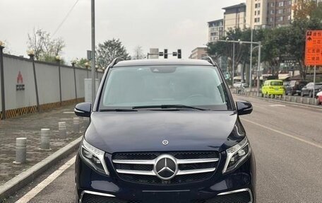 Mercedes-Benz V-Класс, 2021 год, 5 425 000 рублей, 3 фотография