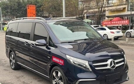 Mercedes-Benz V-Класс, 2021 год, 5 425 000 рублей, 2 фотография