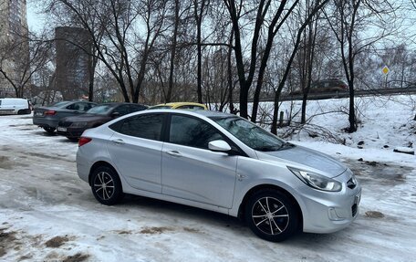 Hyundai Solaris II рестайлинг, 2011 год, 630 000 рублей, 2 фотография