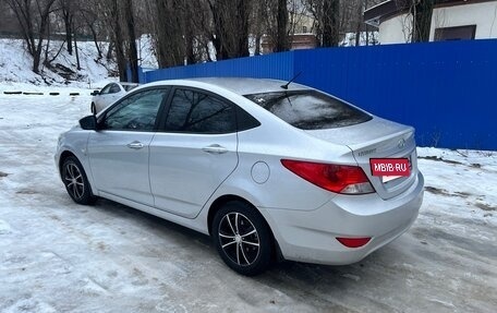 Hyundai Solaris II рестайлинг, 2011 год, 630 000 рублей, 4 фотография