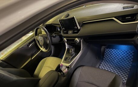 Toyota RAV4, 2021 год, 3 550 000 рублей, 8 фотография