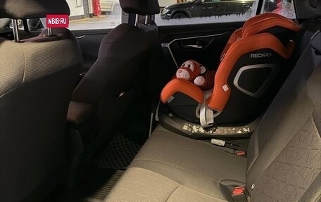 Toyota RAV4, 2021 год, 3 550 000 рублей, 7 фотография