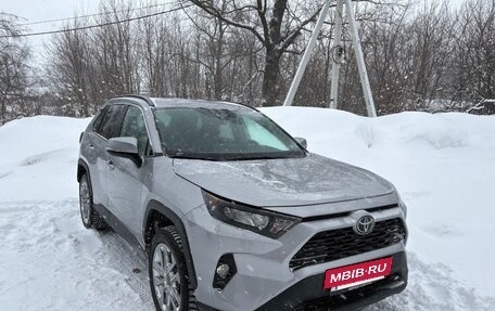 Toyota RAV4, 2020 год, 3 300 000 рублей, 5 фотография