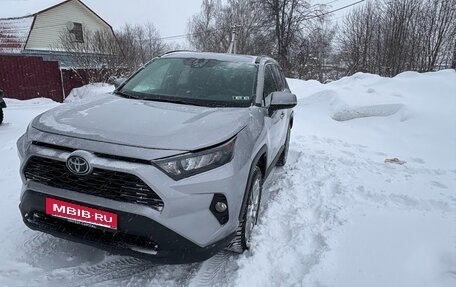 Toyota RAV4, 2020 год, 3 300 000 рублей, 3 фотография