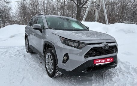 Toyota RAV4, 2020 год, 3 300 000 рублей, 8 фотография