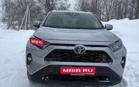 Toyota RAV4, 2020 год, 3 300 000 рублей, 7 фотография