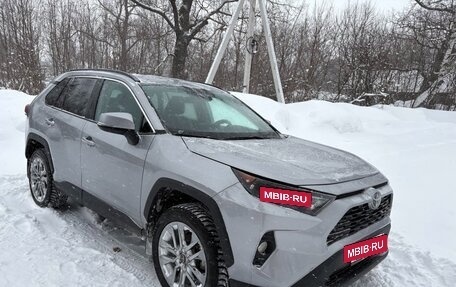 Toyota RAV4, 2020 год, 3 300 000 рублей, 6 фотография