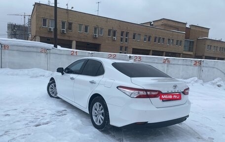 Toyota Camry, 2020 год, 3 000 000 рублей, 2 фотография