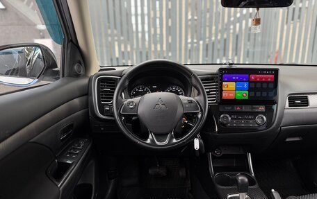 Mitsubishi Outlander III рестайлинг 3, 2016 год, 1 960 000 рублей, 5 фотография