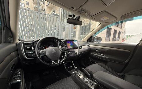 Mitsubishi Outlander III рестайлинг 3, 2016 год, 1 960 000 рублей, 3 фотография