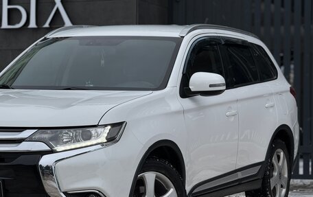 Mitsubishi Outlander III рестайлинг 3, 2016 год, 1 960 000 рублей, 8 фотография