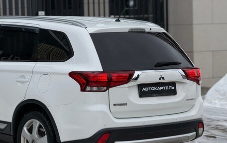 Mitsubishi Outlander III рестайлинг 3, 2016 год, 1 960 000 рублей, 16 фотография