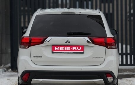 Mitsubishi Outlander III рестайлинг 3, 2016 год, 1 960 000 рублей, 18 фотография