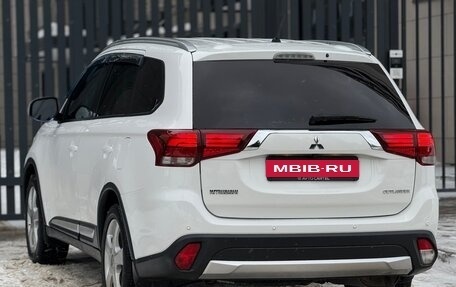 Mitsubishi Outlander III рестайлинг 3, 2016 год, 1 960 000 рублей, 17 фотография