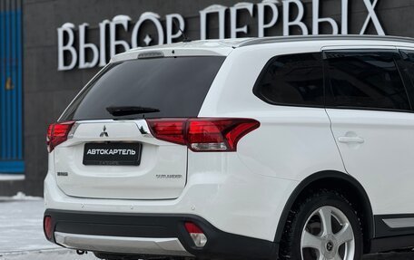 Mitsubishi Outlander III рестайлинг 3, 2016 год, 1 960 000 рублей, 20 фотография