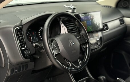 Mitsubishi Outlander III рестайлинг 3, 2016 год, 1 960 000 рублей, 24 фотография