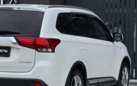 Mitsubishi Outlander III рестайлинг 3, 2016 год, 1 960 000 рублей, 21 фотография